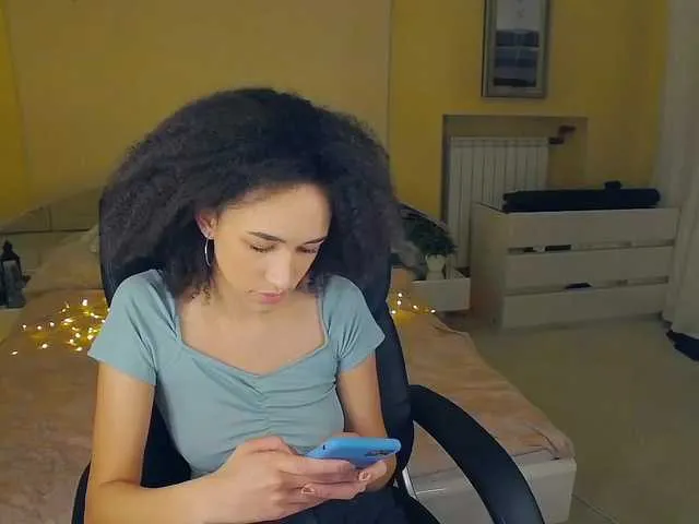 Live sex webcam photo for RaffaelaC #241098692