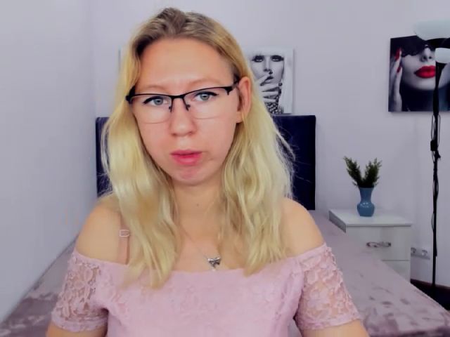 Live sex webcam photo for LizaSwan #254050156