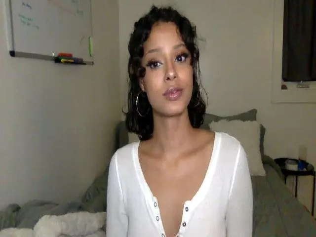 Live sex webcam photo for MixedBeauty45 #254705066