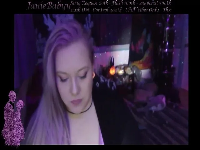 Live sex webcam photo for JanieBabyy #263471008
