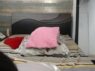Live sex webcam photo for KiaraKaneel #240533559