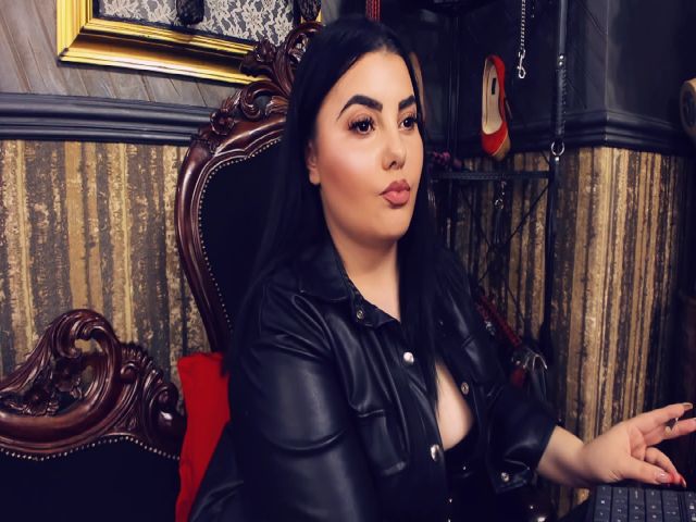 Live sex webcam photo for MelissaGlow #256846538