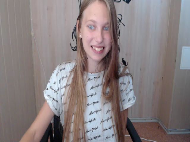 Live sex webcam photo for SshyTeen #257414651