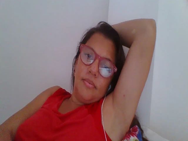 Live sex webcam photo for SweetLola01 #263275861