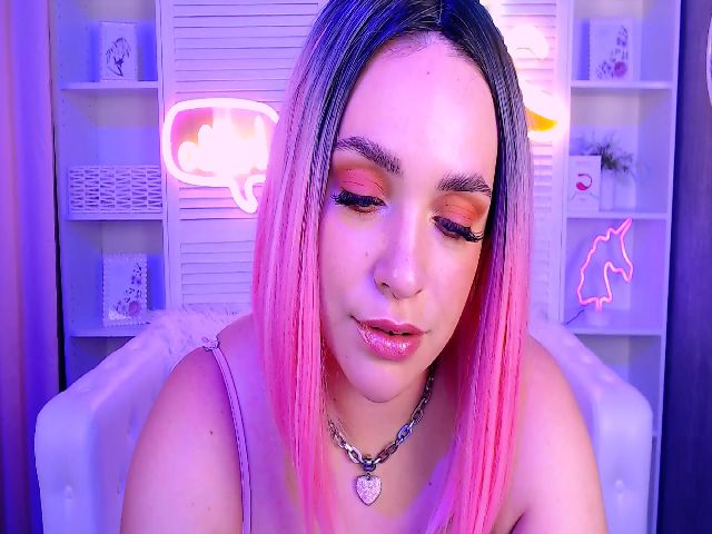 Live sex webcam photo for RosalieAnders #259816738
