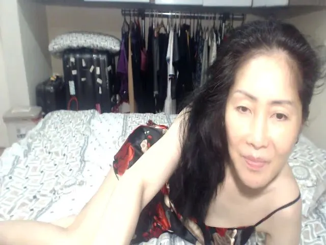 Live sex webcam photo for Nijuuyonjikan #254432178