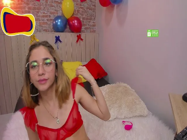 Live sex webcam photo for EmmaSiff #255975662