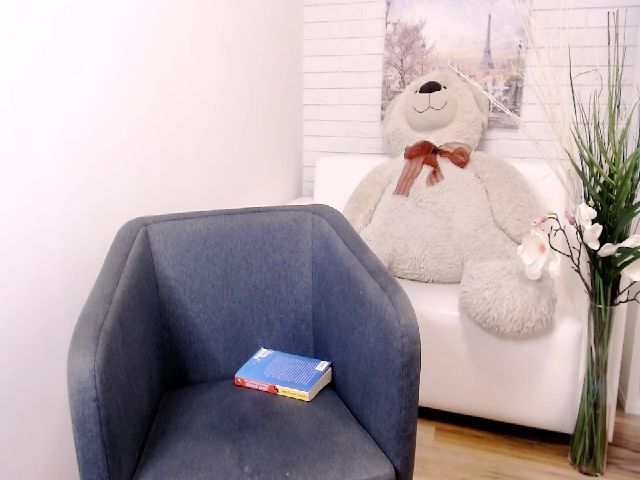 Live sex webcam photo for NicoleDevlin #261356577