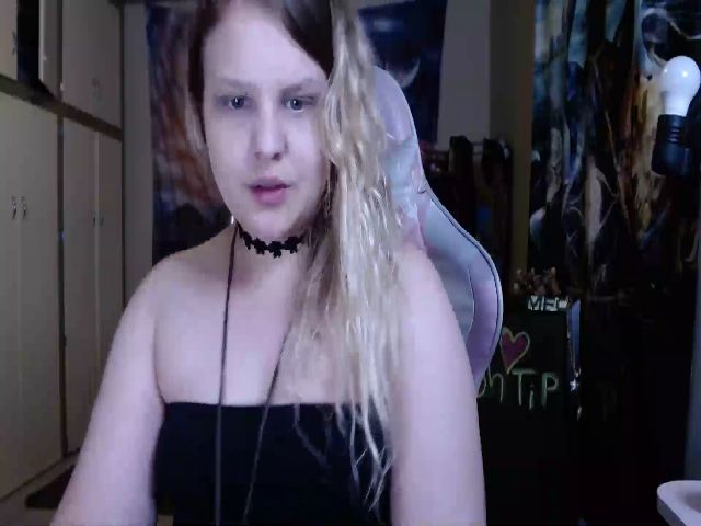 Live sex webcam photo for emilyhaze #264747686