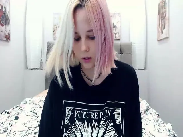 Live sex webcam photo for Helokit #255607464