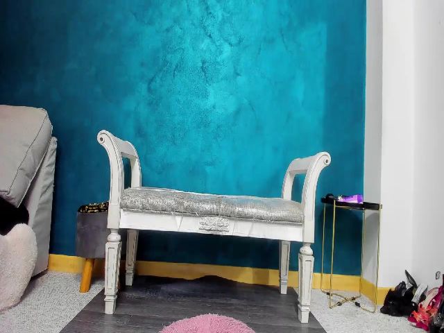 Live sex webcam photo for MayaHelen #254451536