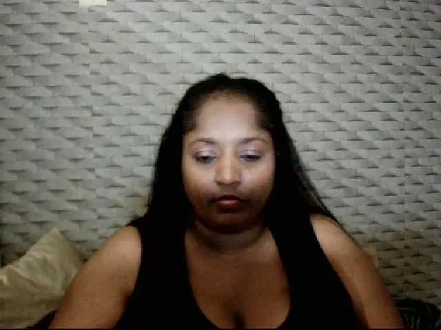 Live sex webcam photo for Indiantasha #287985961