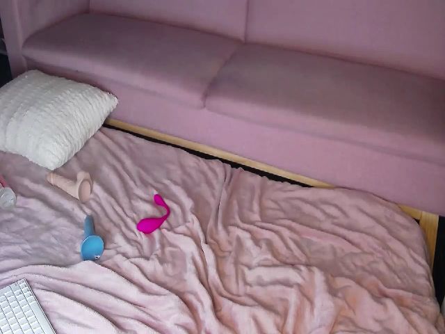 Live sex webcam photo for Xtina_ #257793110