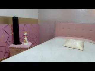 Live sex webcam photo for LucianaO #240693106