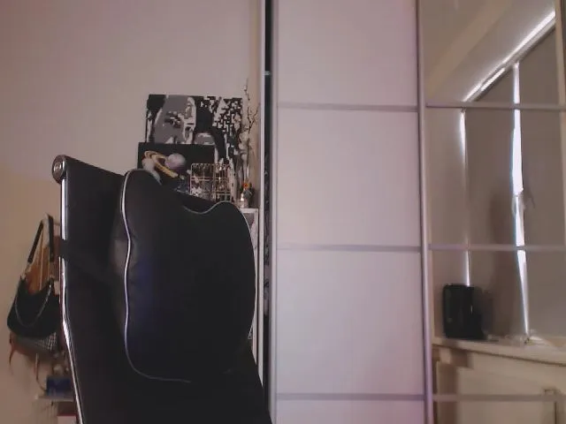 Live sex webcam photo for KellyAsian #255023638