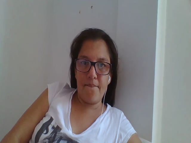 Live sex webcam photo for SweetLola01 #256309731