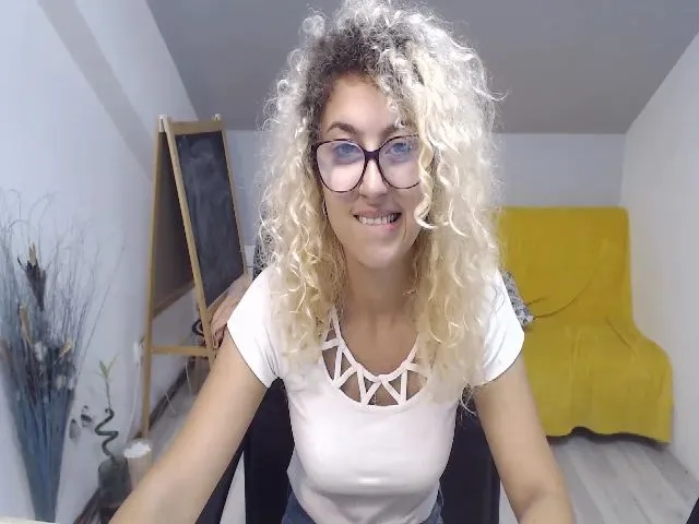 Live sex webcam photo for CurlyBella #253002441