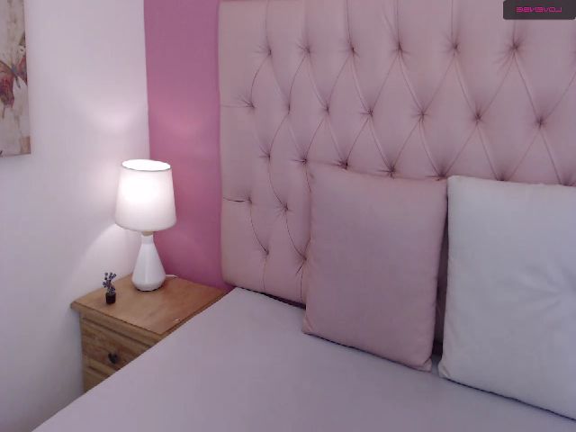 Live sex webcam photo for Keyra_R #263697089