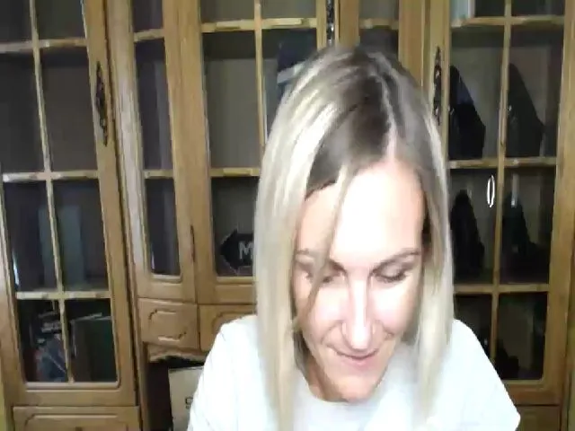 Live sex webcam photo for MiliEsiens #259853558