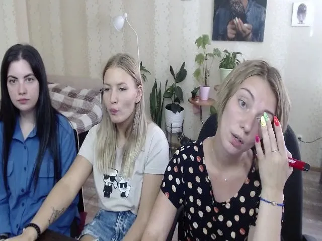 Live sex webcam photo for Emi_lywild #260711646