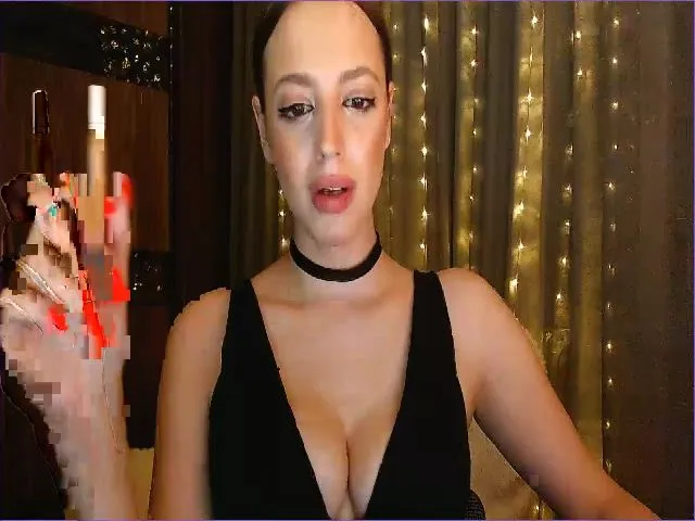 Live sex webcam photo for EllaGrier #254240995