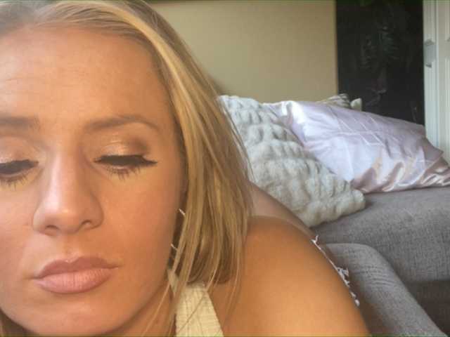 Live sex webcam photo for ZoeLovesYou #241290869