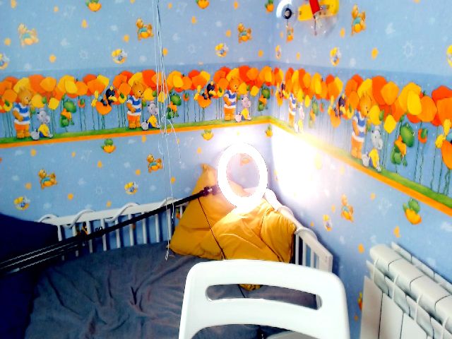 Live sex webcam photo for ELLIEFLOYD #258356698