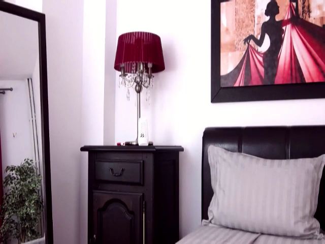 Live sex webcam photo for InnaHottyX #254475297