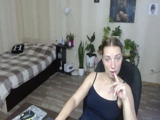 Live sex webcam photo for Emi_lywild #254393627