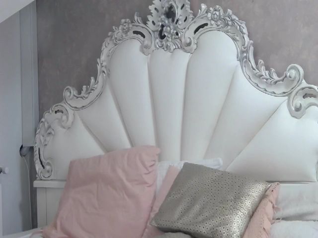 Live sex webcam photo for SoffyyHot #258383297