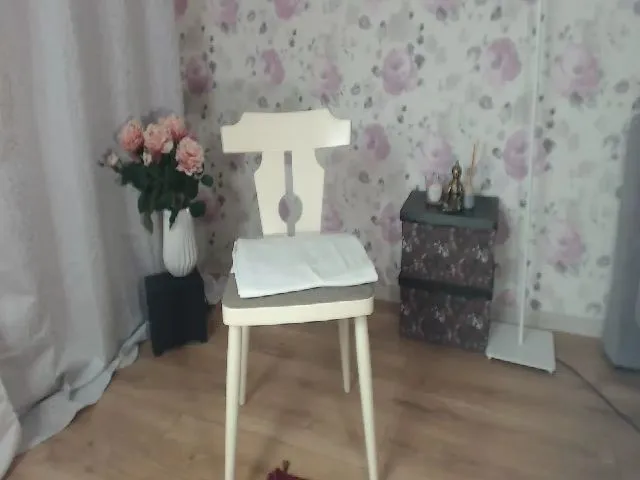 Live sex webcam photo for KleopatraTeen #255421922