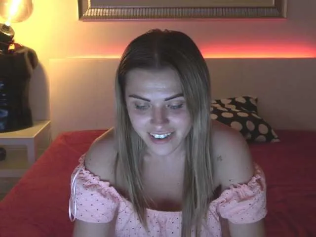 Live sex webcam photo for MeowCuty #251344327