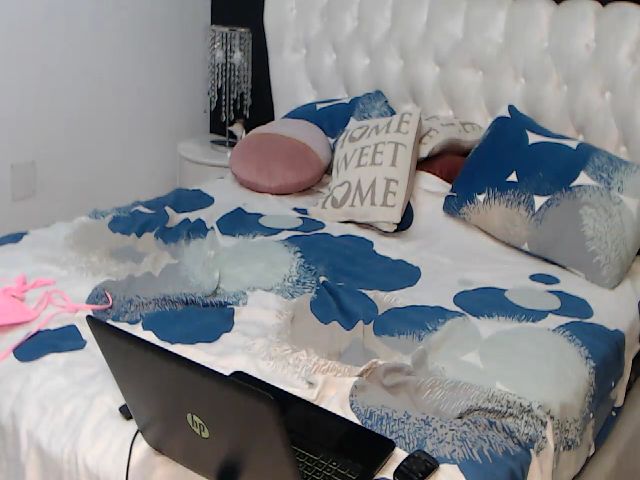 Live sex webcam photo for BlondeeFairy #258858159