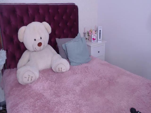 Live sex webcam photo for DOMINICA_MINI #260494588