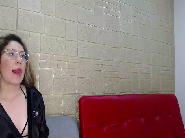 Live sex webcam photo for Arianatylerr #263712449