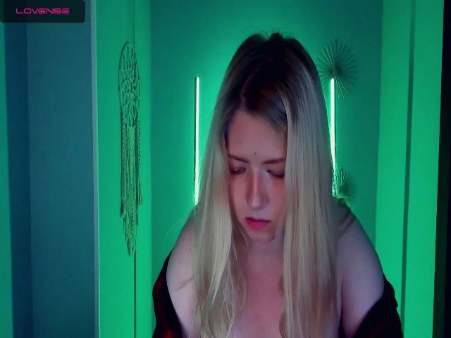 Live sex webcam photo for TinkerrBelll #252271808