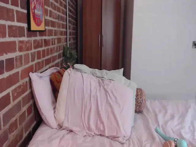 Live sex webcam photo for Pixie_Snow #252840064