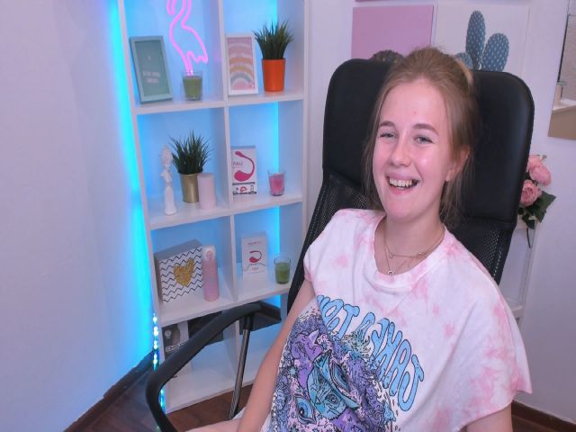 Live sex webcam photo for SweetMilkis #262729445