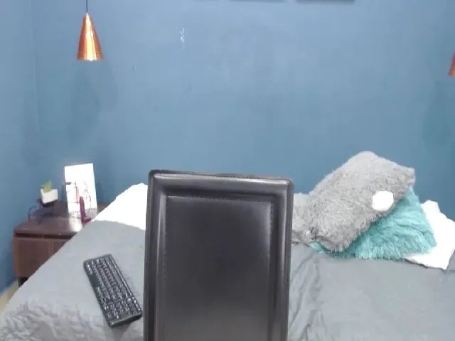 Live sex webcam photo for Estefany_24 #252579762