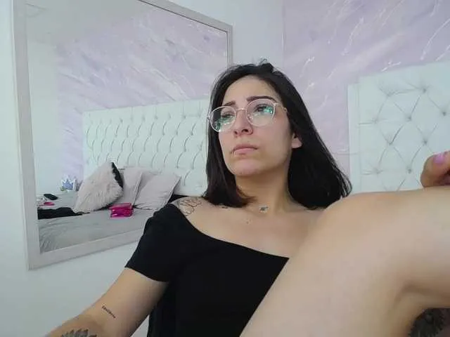 Live sex webcam photo for Karinapuerta #242850074