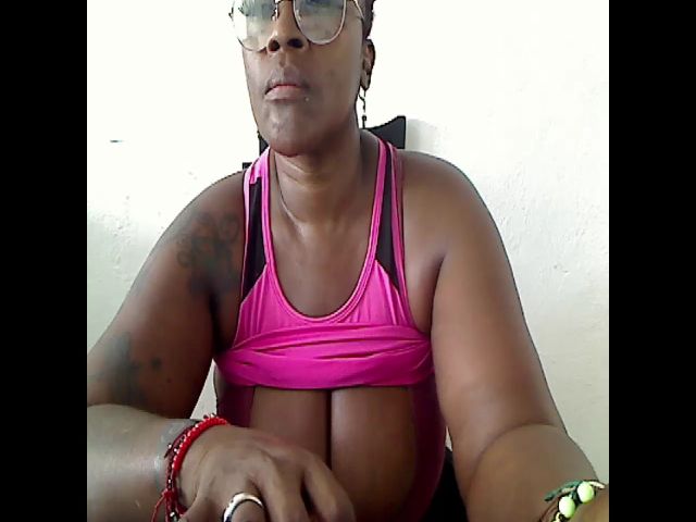 Live sex webcam photo for Assbigxhot9 #256018505