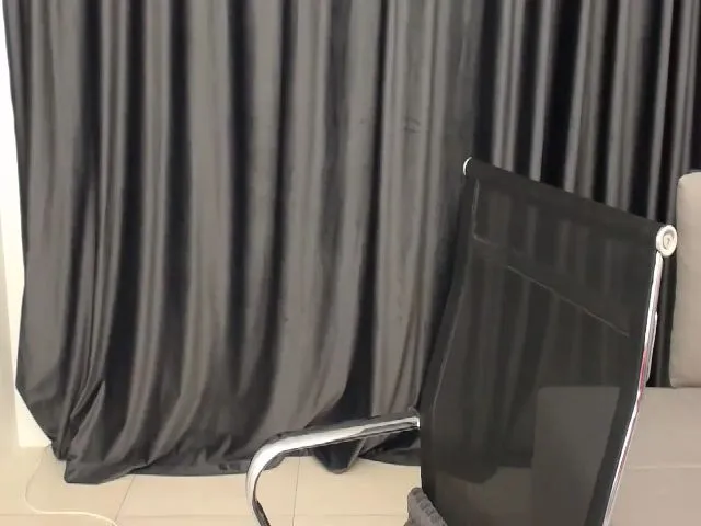 Live sex webcam photo for KellyKleine #255681151