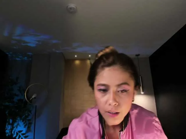 Live sex webcam photo for ErikaBenz #241104348