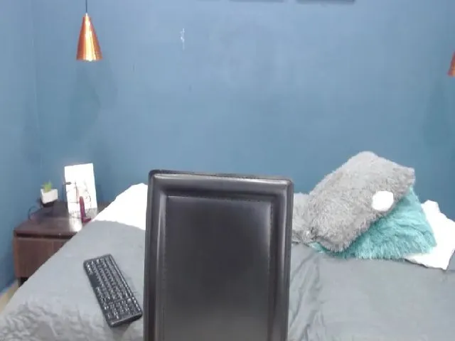 Live sex webcam photo for Estefany_24 #252582517