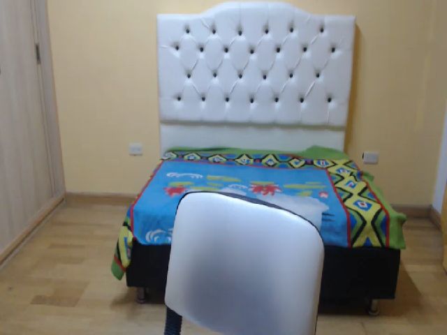 Live sex webcam photo for Aishafoxxx #252670140