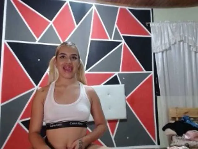 Live sex webcam photo for adri14-1 #249657546