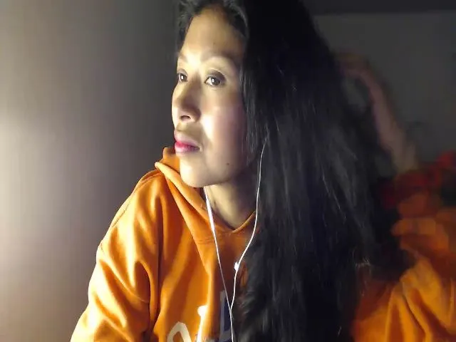 Live sex webcam photo for CHILENITAHOT #254012478