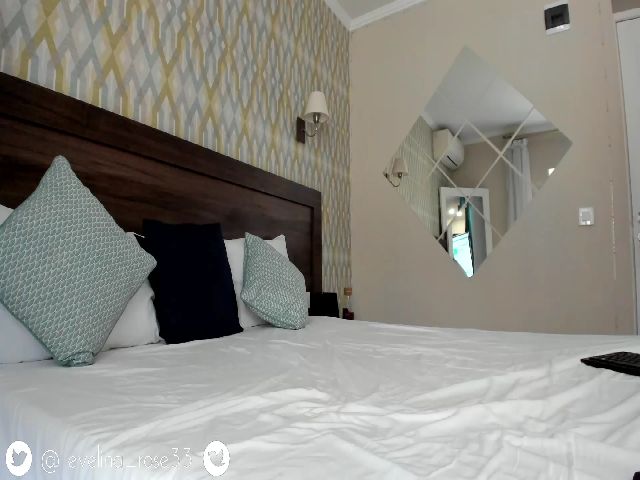 Live sex webcam photo for Evelinarosse #265390692