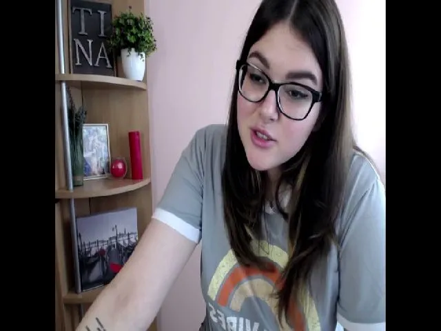 Live sex webcam photo for SweetyTinna #264807575