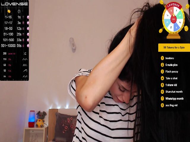 Live sex webcam photo for YourPeachy #263932302